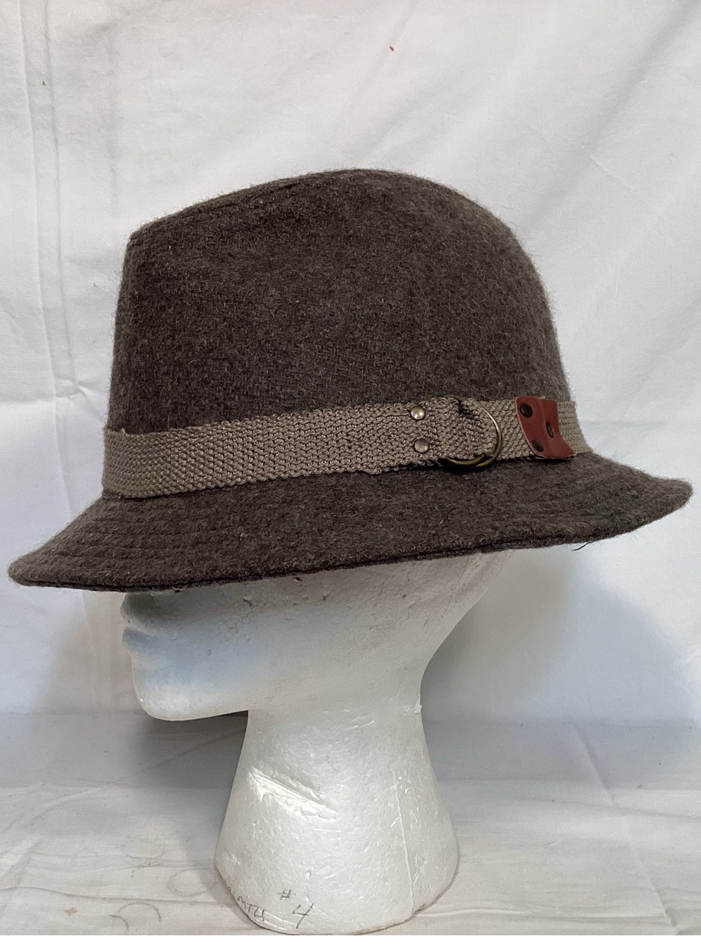Vintage Kangol design mens fedora with buckle size large made in USA